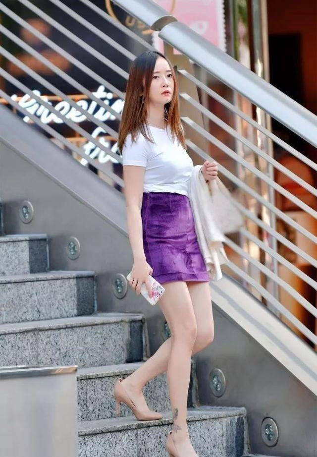 清新靓丽的包臀裙小姐姐,洋溢着别致的时尚魅力