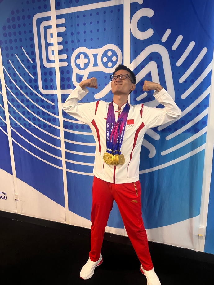 我们有国士无双!DOTA2官方分享教练戴多枚金牌:我有国士!