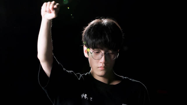 LNG发布S赛出征主题片《一麒当先》Tarzan篇:总是在追求新的冒险