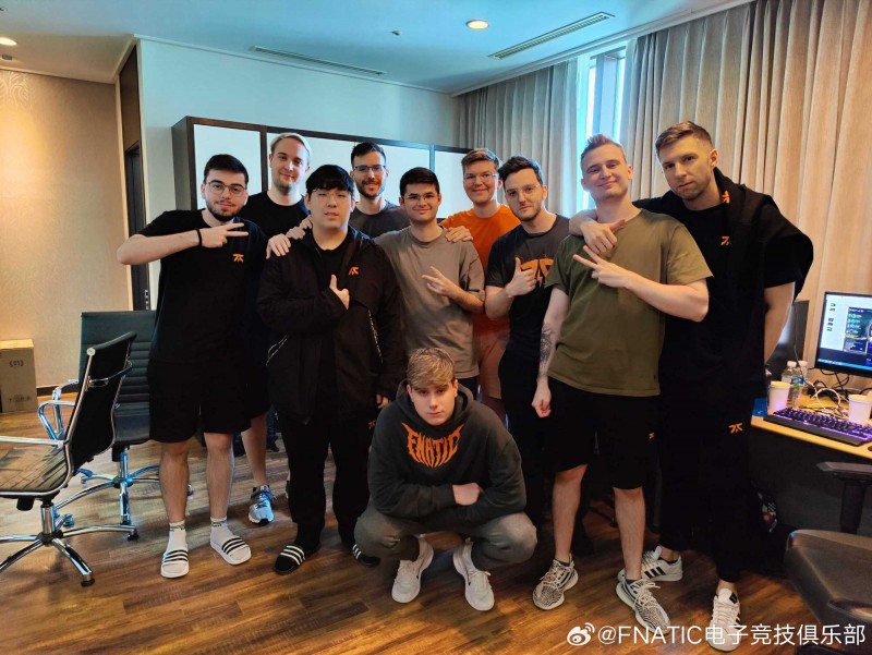 FNC俱乐部发文称中单选手Oscarinin达到韩国,FNC全员到齐备战S13