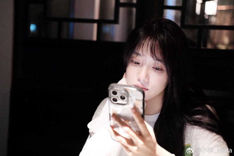 主持小钰晒照:时隔两年来练舞了,重新组装自己的胳膊腿