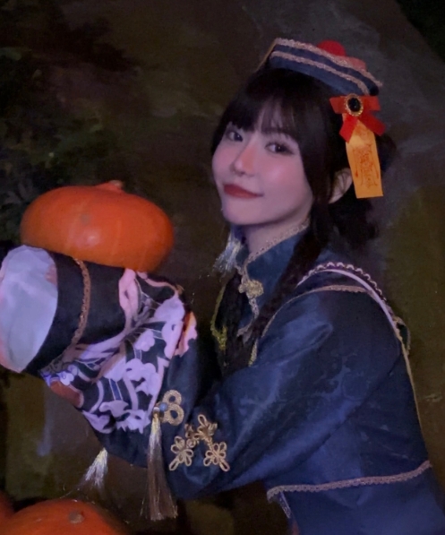 万圣Cos小僵尸?前解说周淑怡晒照:跪资索要南瓜