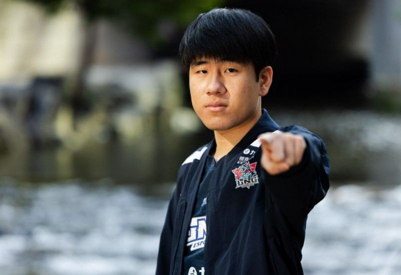 LNG超话认为GALA带来八强霉运:被小吕布打出屎的小八嘎