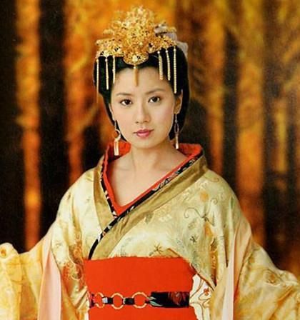 低胸衣、露大腿、大浓妆,贾静雯扮演的“尼姑”颠覆了人们的认知