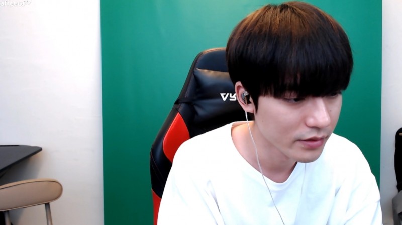 Mystic开播解释前段时间的事:女方的立场是希望生下孩子一起抚养