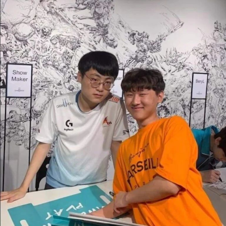 笑容转移术!pyosik晒照:和ShowMaker四年前的合照 vs 今天