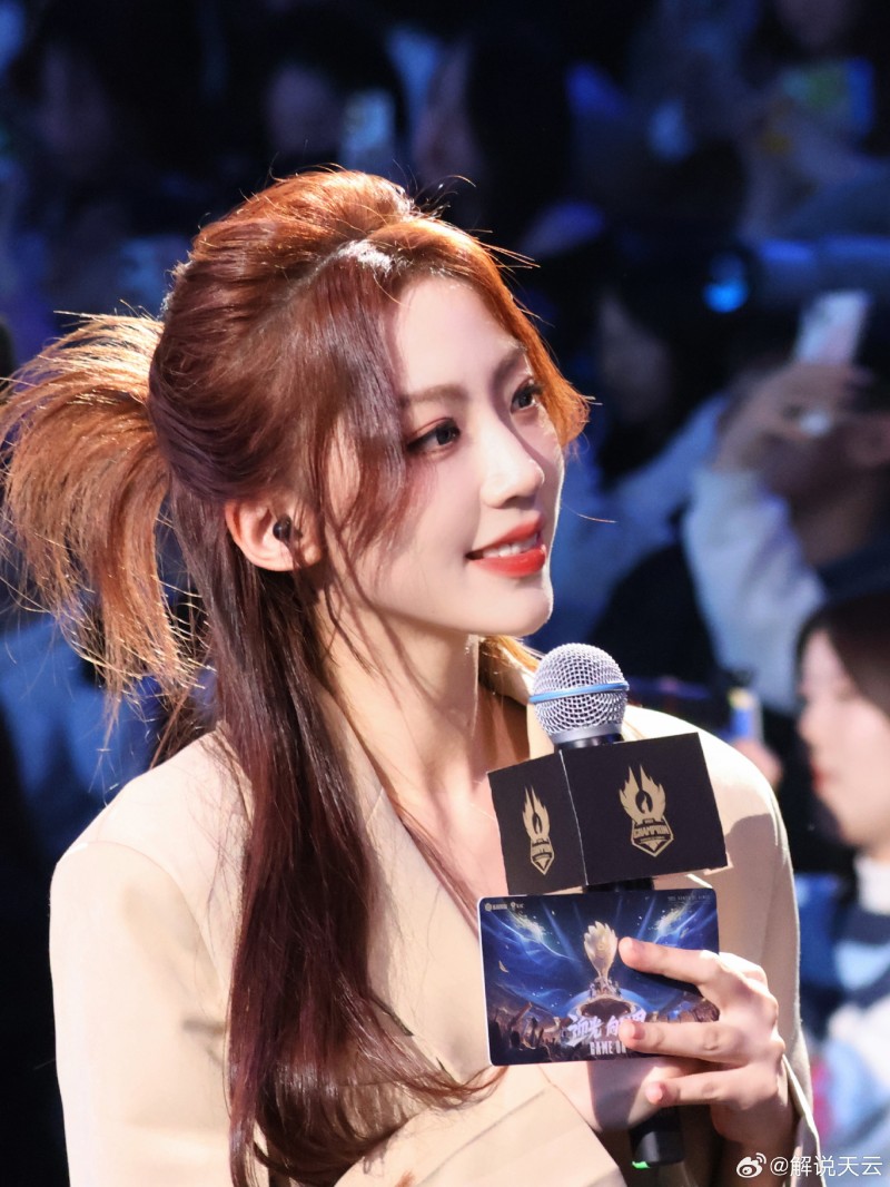 解说天云晒照:好甜的笑容?