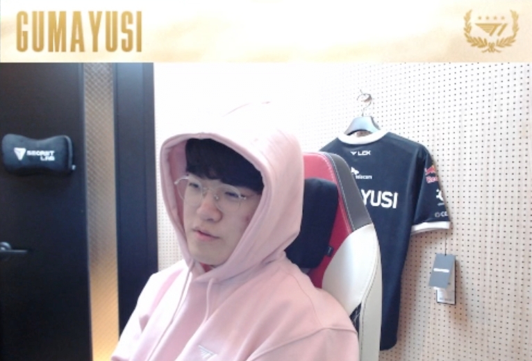 好帅的四星队标啊!T1为所有队员更新摄像头装饰