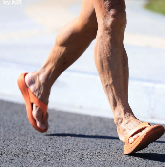 跑马拉松,只会竖大姆指?那真的活该照片还没男的多的图片 跑马拉松,只会竖大姆指?那真的活该照片还没男的多