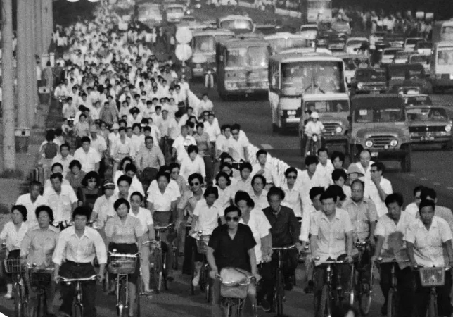 看车摊的图片 看车摊