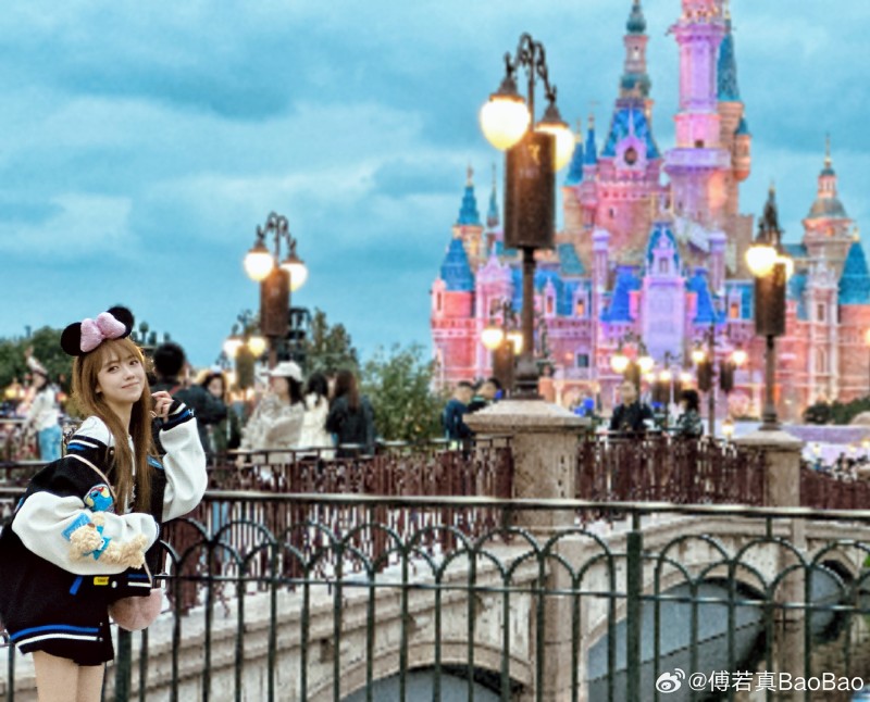 LPL女主持人BaoBao晒照:什么!2023只剩最后一个月了?