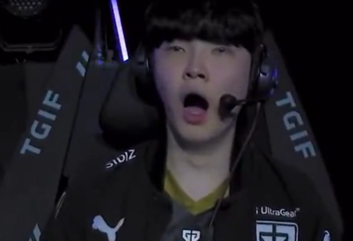 BLG超乎吐槽一小时暂停30S团战:办不好就别办了 看了一晚上广告