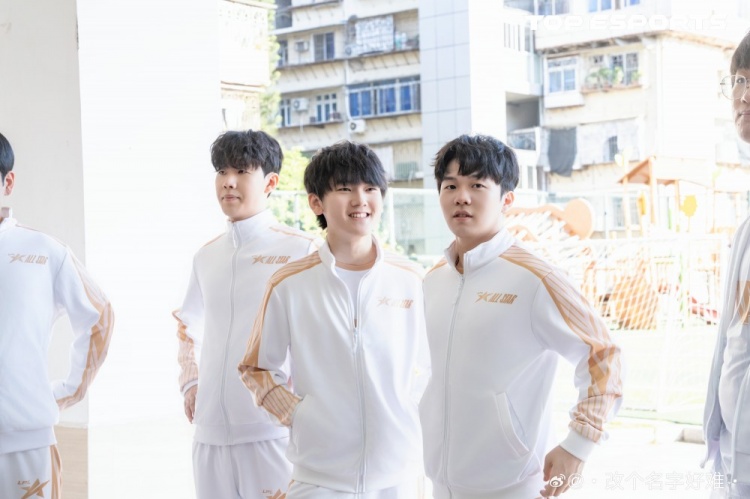 TES分享公益日返图:今天是认认真真做公益的JackeyLove选手