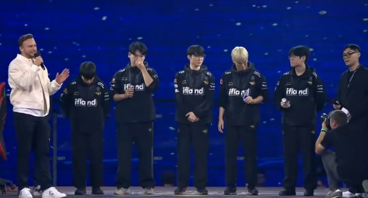 迎接世界冠军!红牛杯T1全队登场,欧洲现场观众热烈欢呼