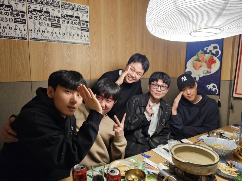 老将齐聚一堂!Smeb Khan Pray聚餐合照