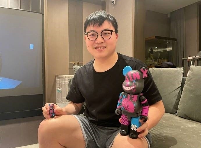 Uzi和Faker组队拷问水晶哥:你说我们一个神是指哪个神?