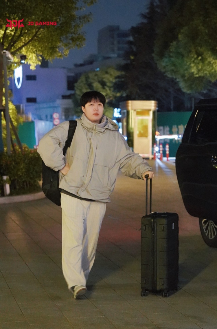 JDG官博发布返图:Kanavi回来啦!