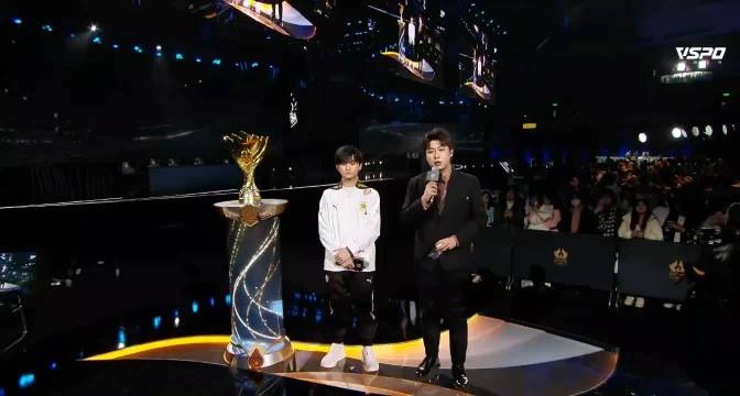 赛后采访WB花卷:感觉非常刺激,双方的决策和对抗特别多