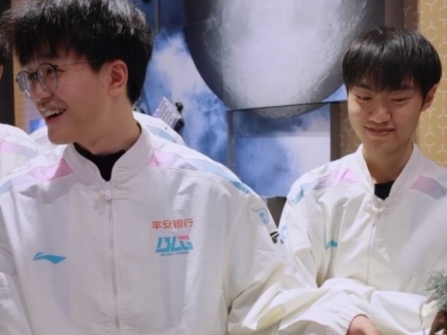 Knight在BLG首播被抢位置,xun捧场小子队友的话句句回应