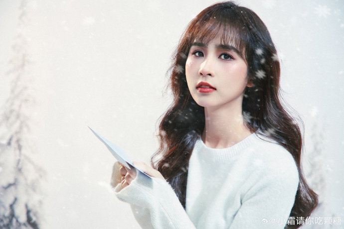 前OWL解说小霜晒照：希望大家都来年幸福，平平安安?