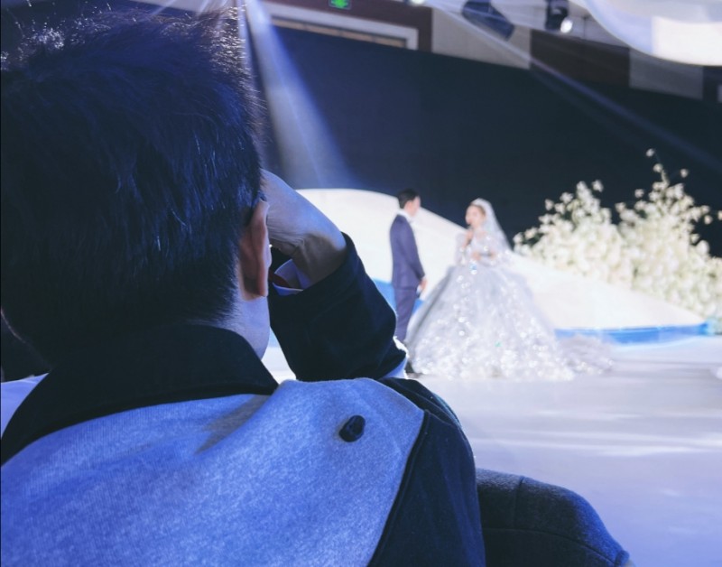 米勒妻子晒泽元婚礼现场照:管子没哭 大米反而快哭了