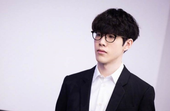 TheShy看泡芙玩恐怖游戏:就像LOL没视野的地方,我也会怕