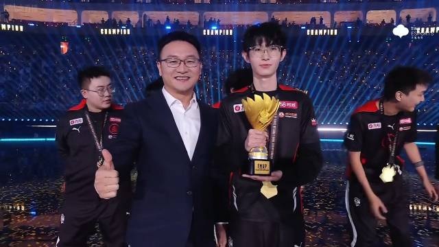 FMVP一诺采访:虽然一把公孙离没拿,但我(皮肤)还是想选给阿离