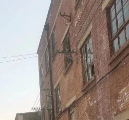 我爱飘雪的浪漫 也爱这有裂缝的人间的图片 我爱飘雪的浪漫 也爱这有裂缝的人间