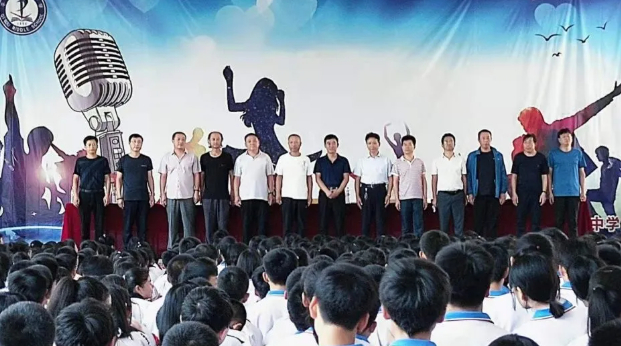 两张同款照片——“最强天团”的图片 两张同款照片——“最强天团”