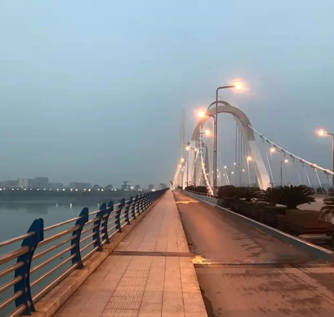 汉人老家陪母亲的图片 汉人老家陪母亲