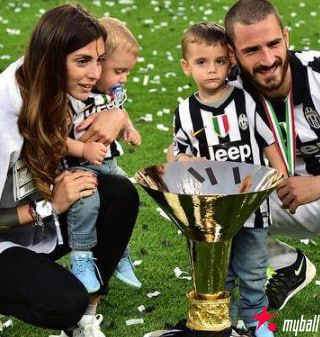 迈博体育 曼城在求购博努奇失败后签下斯通斯,1亿英镑丢进