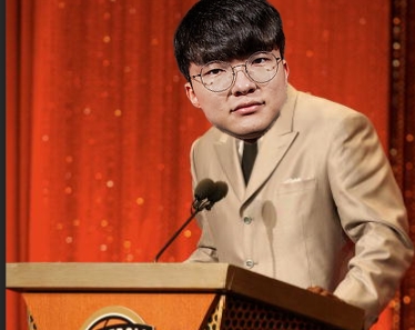 难道说是名人堂阿狸皮肤?Faker改选发条冠军皮 名人堂已经板上钉钉?