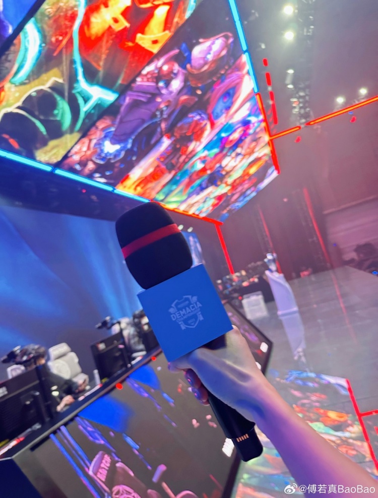 主持人BaoBao分享德杯现场:新年第一班?