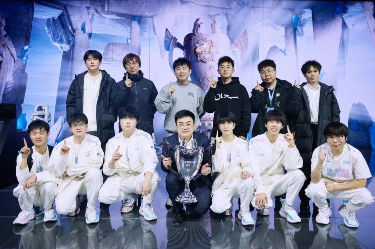 BLG俱乐部官方分享德杯夺冠大合照:2024年的第一冠!