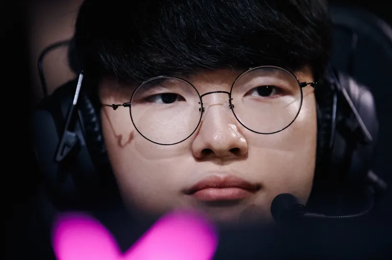 Faker谈抢龙:在我眼前打大龙很可笑 抢到大龙时我都没什么情绪起伏