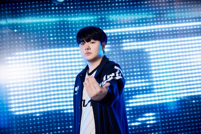 翻身做主!Canyon时隔两年第一次赢下Faker担任首发的T1