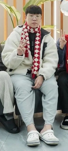 中国台湾网友看Ruler身材发福:京东煮饭阿姨还在输出!世一煮!