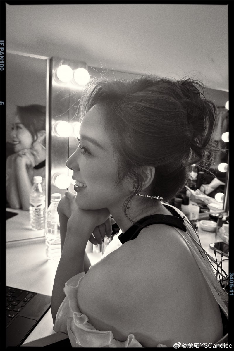 主持余霜晒照:(今天娜总抓拍到的一些瞬间很喜欢呢!