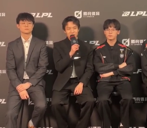 Jiejie:第一次和Meiko作对手,感受到了他在游戏中的决策和强大