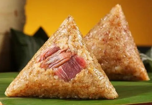 记忆中，在端午的早晨