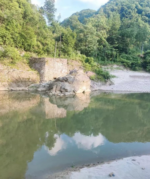 草坝河的天然浴场的图片 草坝河的天然浴场