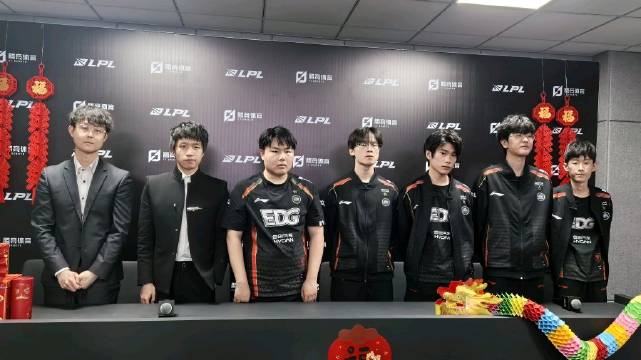 EDG赛后群访 Jiejie:我觉得队伍最需要解决的是预防Gank的能力