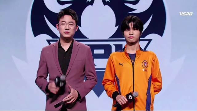 DYG赛后采访 钎城:大家都很开心嘛,因为拿了首胜