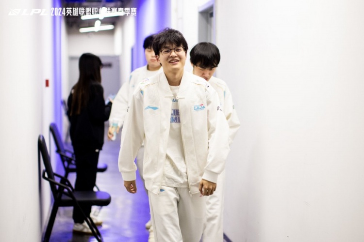 BLG赛后返图:元宵大战 小电视最终更胜一筹