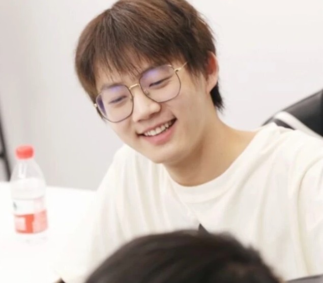 Leyan赛后发博:大家都辛苦了 第一次打这么晚~