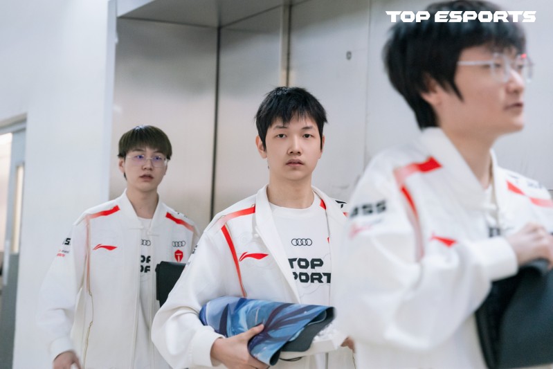 披甲勇士力破太极!TES击败iG战绩6胜2负暂列联赛第三!