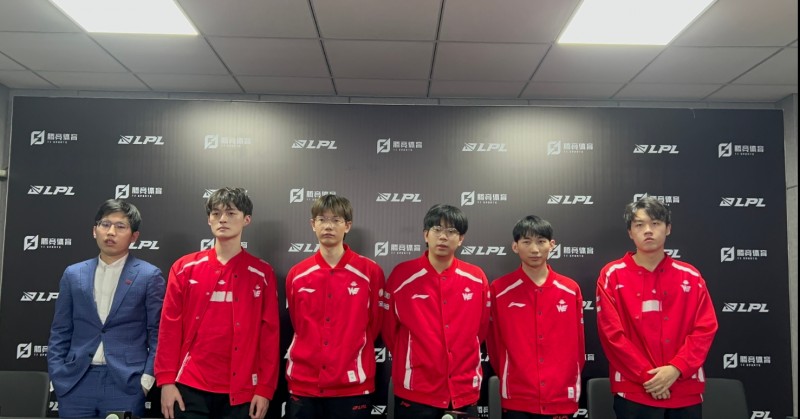 WE赛后群访 教练:像今天这样对线都对不了的话就很难赢