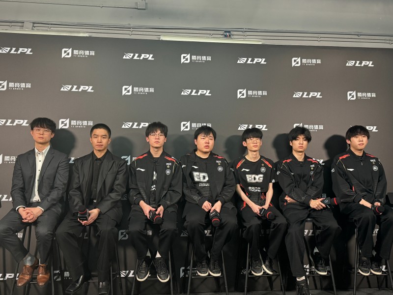 解说毛毛:今天EDG的比赛看完,康康呢康康救一下啊!