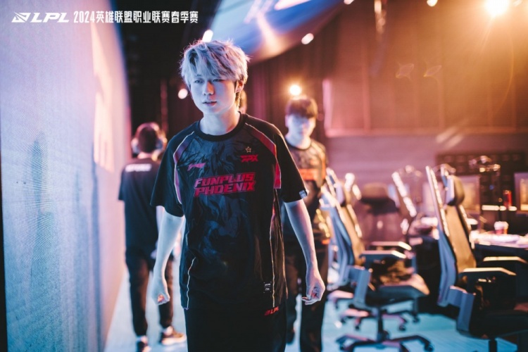FPX 赛后返图:银河显峥嵘 场下教练全员严肃对待!