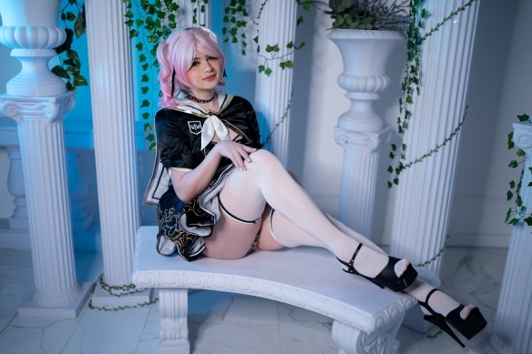 他的白丝出的好稳健啊!女装大佬Sneaky晒新照